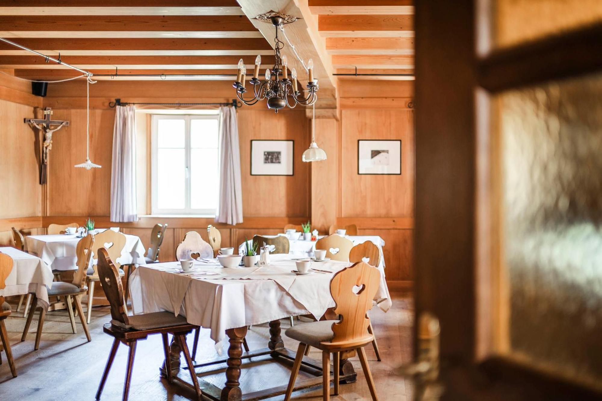 Hotel Teutschhaus Cortina Sulla Strada del Vino Luaran gambar