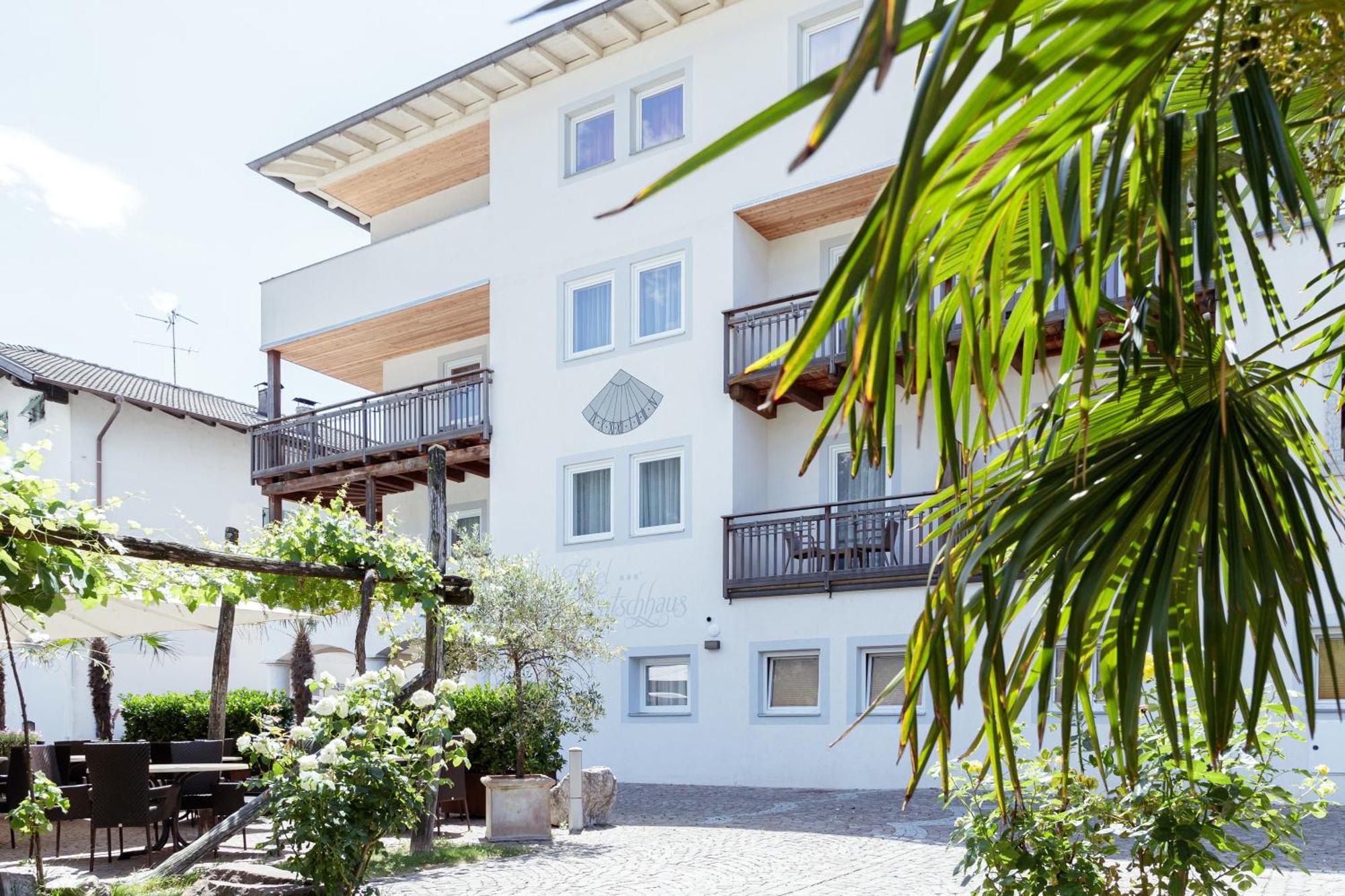 Hotel Teutschhaus Cortina Sulla Strada del Vino Luaran gambar