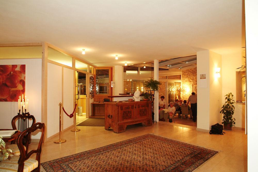 Hotel Teutschhaus Cortina Sulla Strada del Vino Luaran gambar