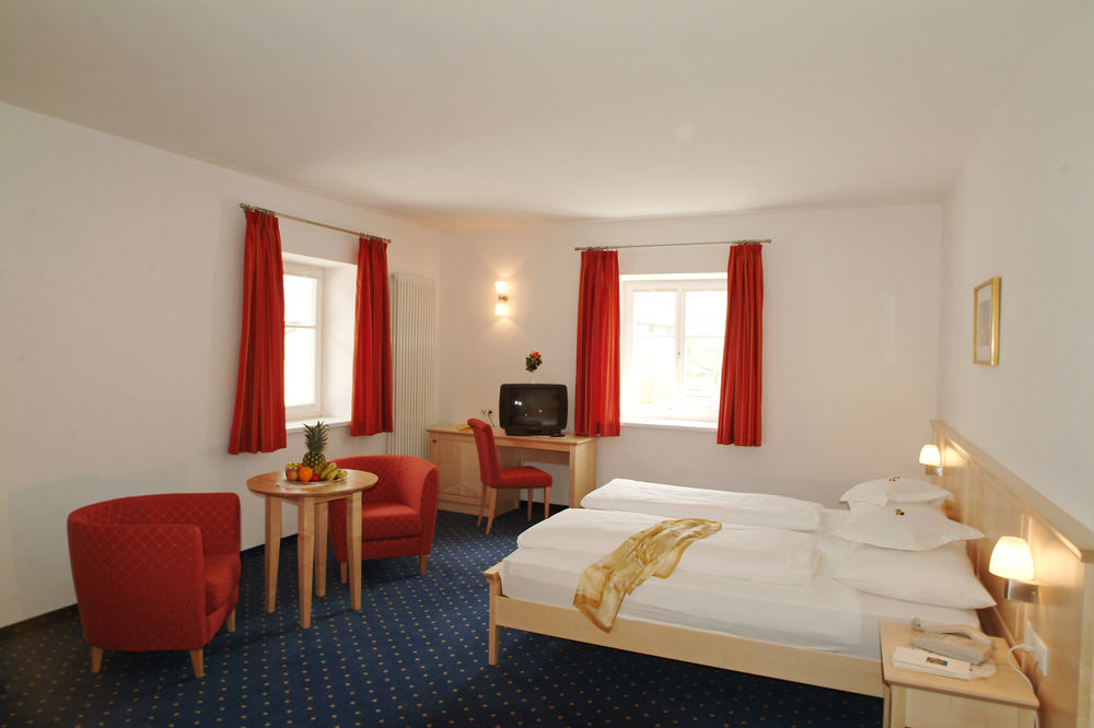 Hotel Teutschhaus Cortina Sulla Strada del Vino Luaran gambar