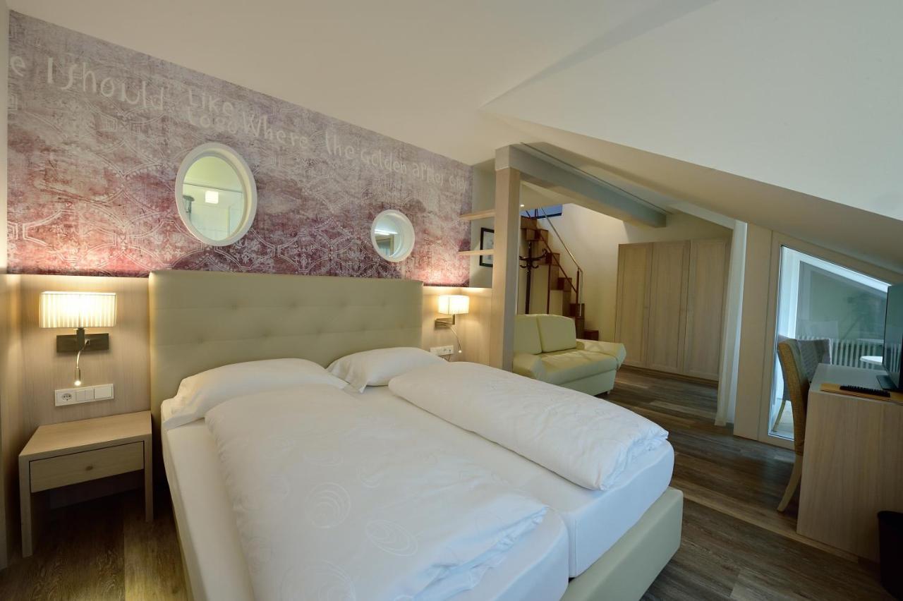 Hotel Teutschhaus Cortina Sulla Strada del Vino Luaran gambar